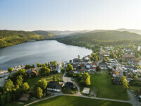 Blick auf die Gemeinde Titisee und den See, sowie das Riesenrad (Bildnachweis: � Hochschwarzwald Tourismus GmbH)